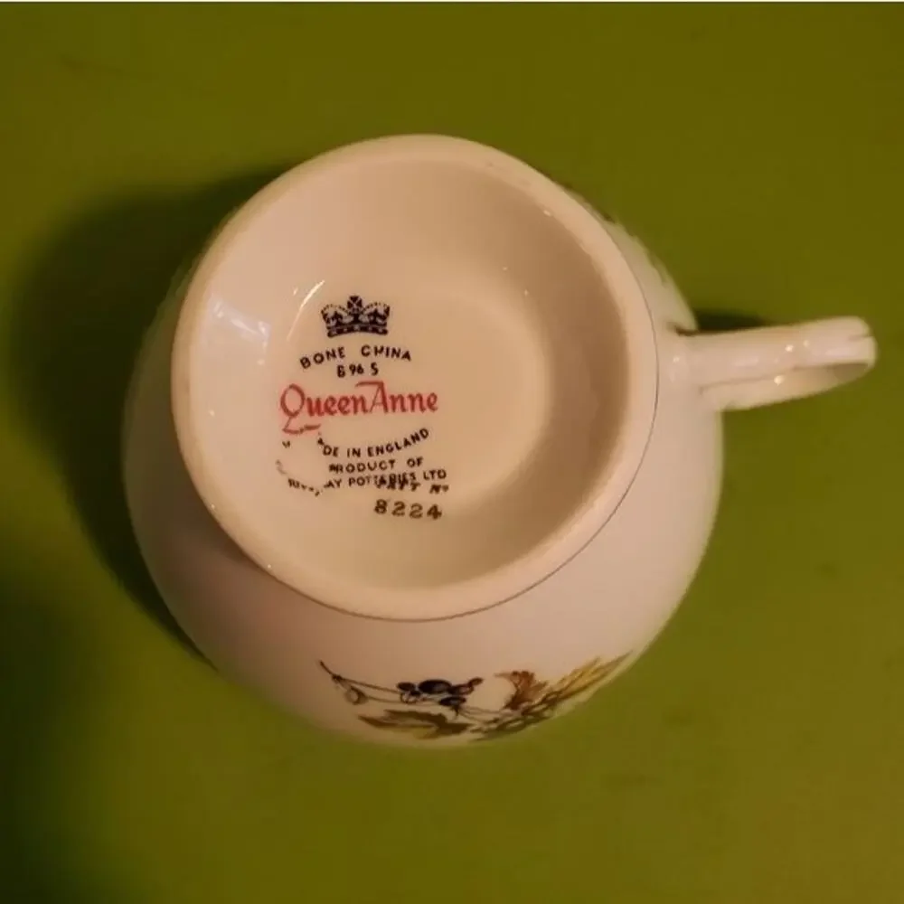QUEEN ANNE BONE CHINA TEA CUP 8224